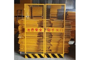 電梯門防護(hù)網(wǎng)與人貨梯護(hù)欄 保障施工安全的重要設(shè)備